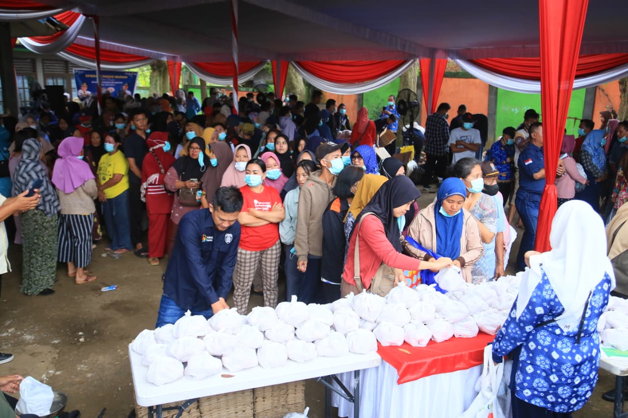 Antusiasme Warga Serbu Pasar Murah di Sukawinatan, Kota Palembang