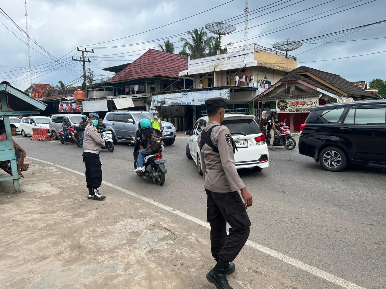 Arus Balik H+8 Idul Fitri 1447 H Meningkat, Polres Muara Enim Siaga di Perlintasan KA Desa Cinta Kasih
