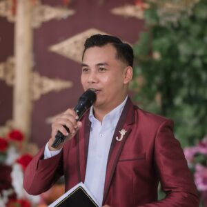 Jek Noris,  Seorang Pendidik yang Juga  Penyiar dan Pintar MC