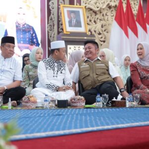 Ustadz  Das’ad Latif Isi Tausiah Agama Pengajian Rutin Bulanan yang TP PKK Provinsi Sumsel