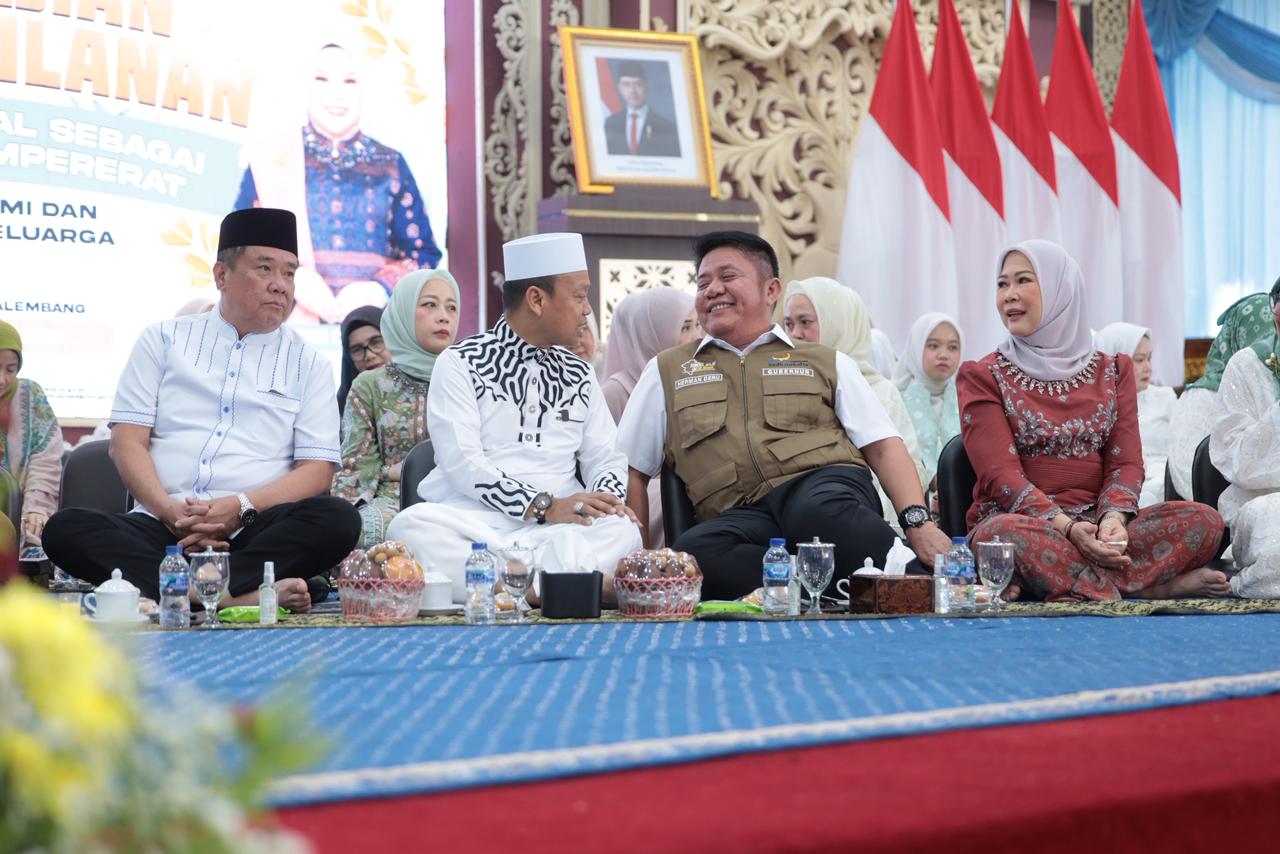 Ustadz Das'ad Latif Isi Tausiah Agama Pengajian Rutin Bulanan yang TP PKK Provinsi Sumsel