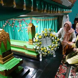 Ziarah Kubur Ratu Sinuhun;  Teguhkan Semangat Emansipasi Perempuan di Hari Kartini