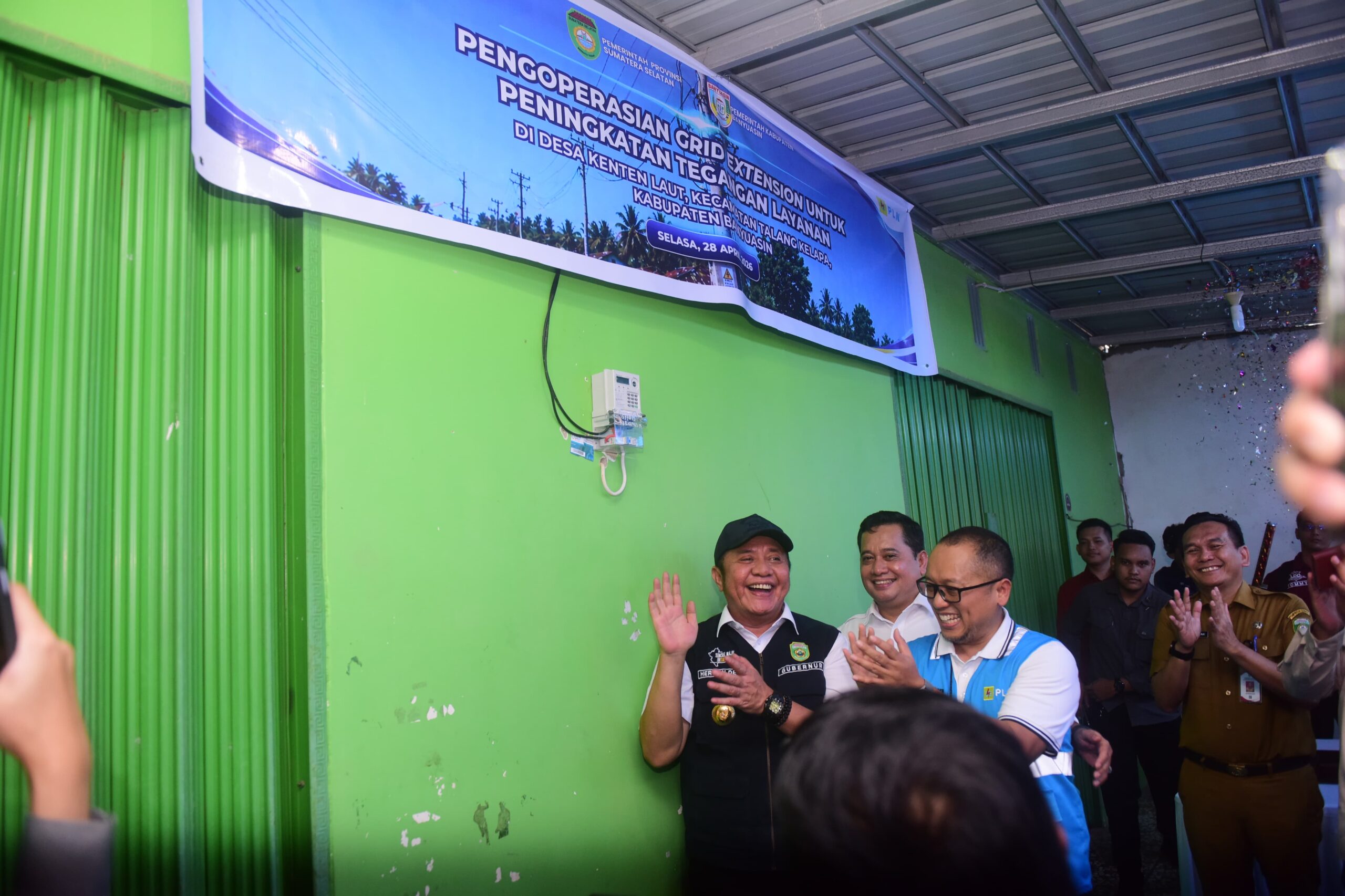 Upaya Gubernur Sumsel Percepat Pemerataan Listrik, Grid Extension Kenten Laut Tingkatkan Tegangan Warga