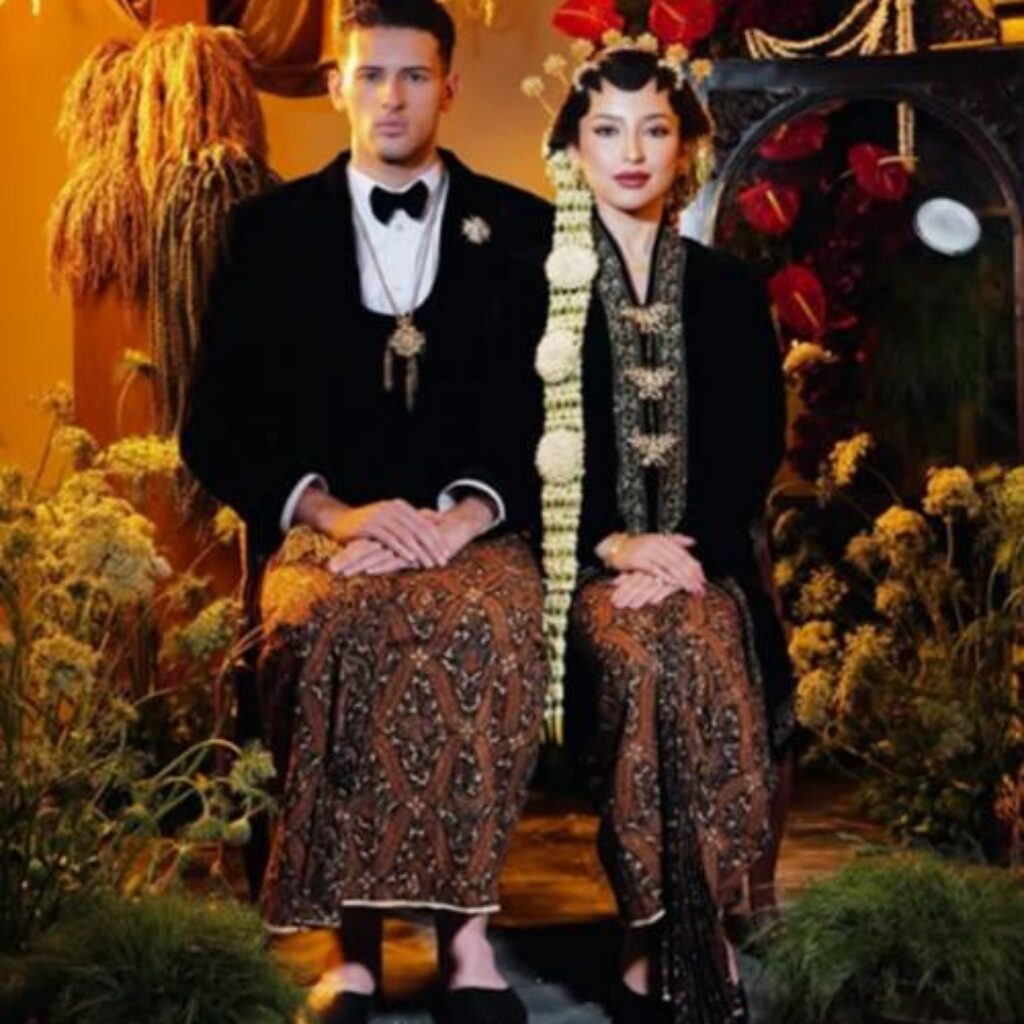 Justin Hubner Pamer Foto Prewedding dengan Jennifer Coppen Pakai Adat Jawa, Segera Menikah?