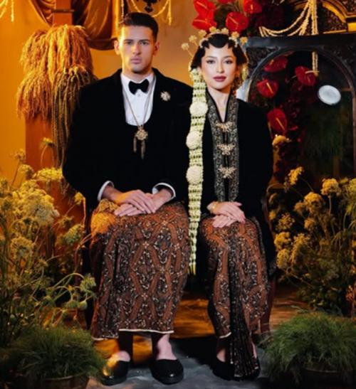 Justin Hubner Pamer Foto Prewedding dengan Jennifer Coppen Pakai Adat Jawa, Segera Menikah?