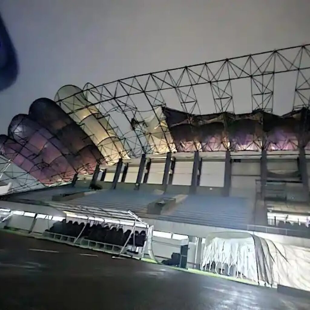 Video! Markas Persita Tangerang Hancur Dihantam Puting Beliung dan Atap Stadion Beterbangan