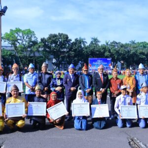 Wagub Sumsel Cik Ujang Tekankan Peningkatan Kualitas Pendidikan pada Upacara Hardiknas Tahun 2026