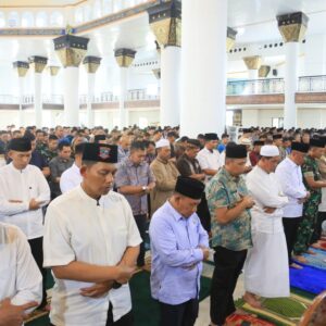 Wagub Sumsel H Cik Ujang Safari Salat Jumat di Masjid Agung Darusalam Kabupaten Musi Rawas