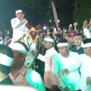 Keseruan Teriakan ‘Bapak Aing’ Sambut Kirab Milangkala Tatar Sunda