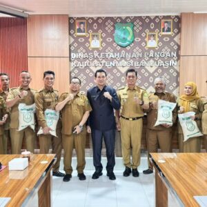 Pemkab Muba Salurkan Cadangan Pangan untuk Lima Desa Rentan Rawan Pangan