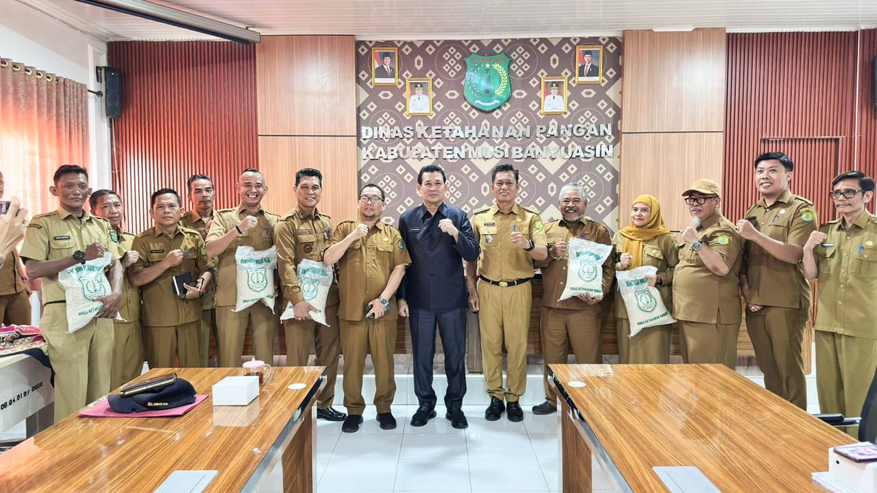 Pemkab Muba Salurkan Cadangan Pangan untuk Lima Desa Rentan Rawan Pangan