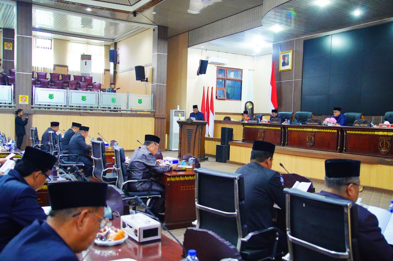 Bupati Muba HM Toha Tohet Sampaikan Penjelasan Raperda