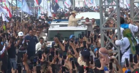 Presiden Prabowo Tiba di Monas Hadiri Peringatan May Day 2026, Disambut Ribuan Buruh