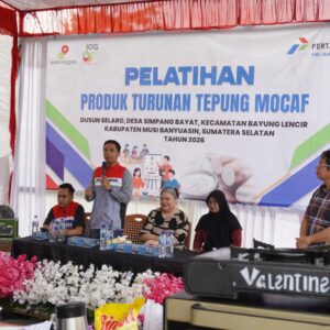 Tangan-tangan Terampil Perempuan Desa Simpang Bayat Kembangkan Usaha Mocaf Bernilai Tambah