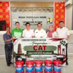 Pengusaha Advertising Sumsel Bantu Cat untuk Percantik Trotoar Kota Palembang Jelang HUT Kota Palembang