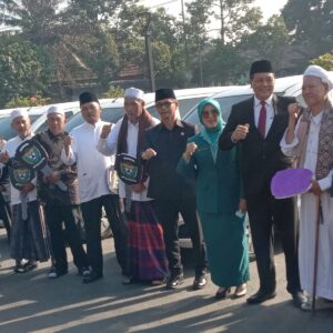 Penuhi Janji Kampanye Dukung Pendidikan di pondok pesantren , Bupati Hibahkan 6 Mobil Operasional
