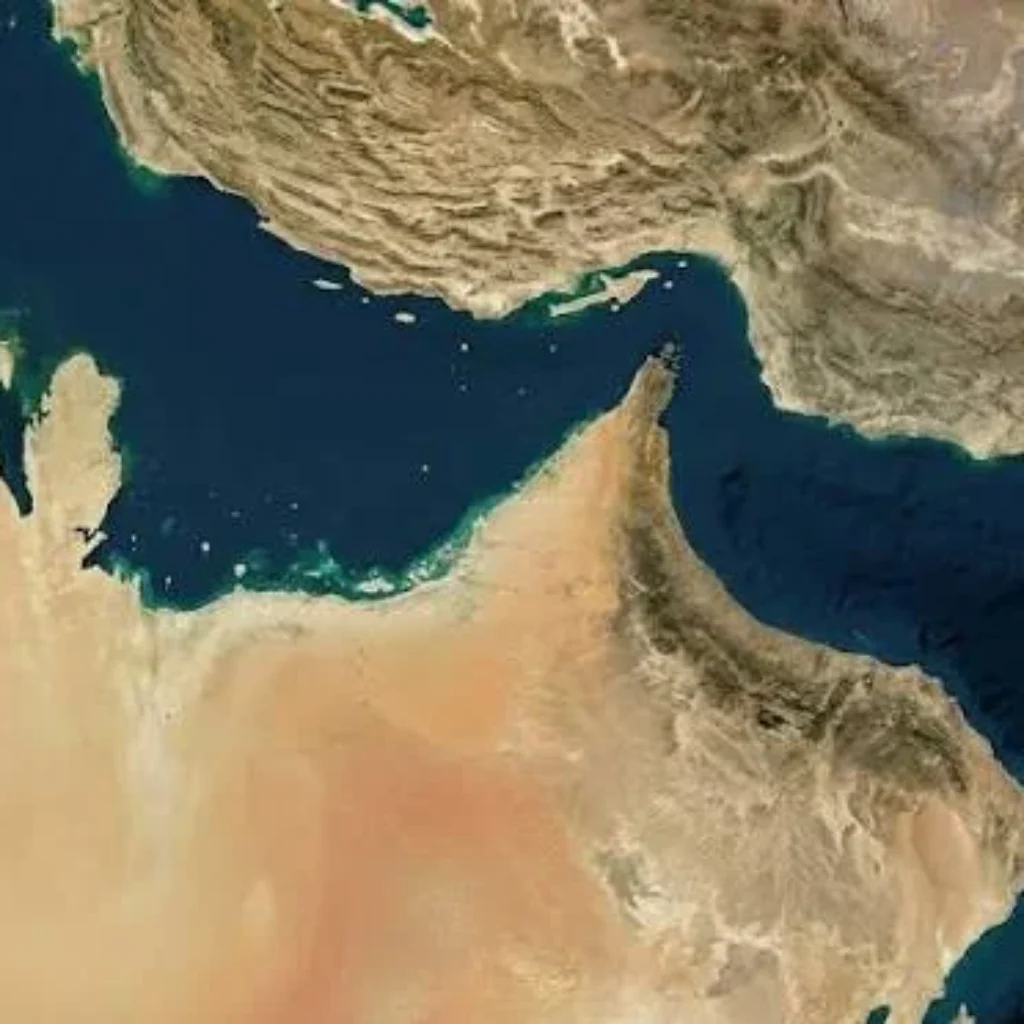 Iran Tutup Selat Hormuz, ada Kapal Lewat Auto Ditembak!