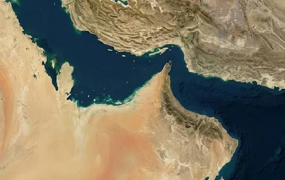 Iran Tutup Selat Hormuz, ada Kapal Lewat Auto Ditembak!