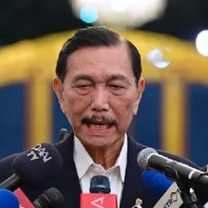 Luhut Binsar Panjaitan: Bansos Akan Dialihkan ke Cash Transfer Rp5,4 Juta per Orang