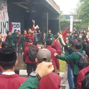 Mahasiswa Bergerak Geruduk DPR RI, Serukan Reformasi Jilid II dan Tuntut Prabowo-Gibran Mundur
