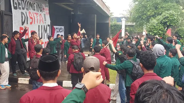 Mahasiswa Bergerak Geruduk DPR RI, Serukan Reformasi Jilid II dan Tuntut Prabowo-Gibran Mundur
