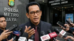 Refly Harun Ngamuk! Roy Suryo dan dr Tifa Dipakaikan Rompi Oranye: Mereka Pejuang, Bukan Kriminal!