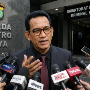 Refly Harun Ngamuk! Roy Suryo dan dr Tifa Dipakaikan Rompi Oranye: Mereka Pejuang, Bukan Kriminal!