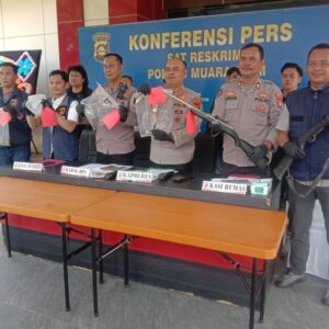 Satreskrim Polres Muara Enim Sita 5 Senpira dan 71 Amunisi, Amankan Tiga  Tersangka