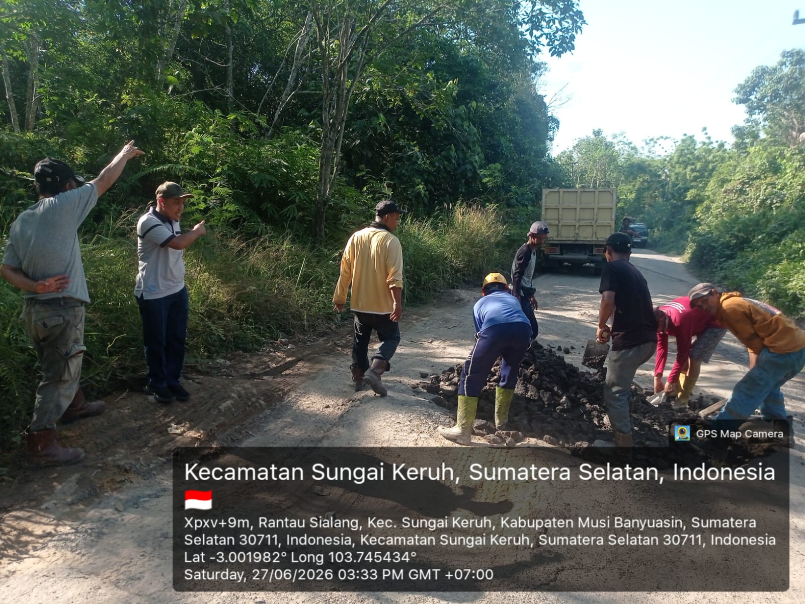 Pemkab Muba Gerak Cepat, Jalan Rusak Sekayu-PALI Ditimbun