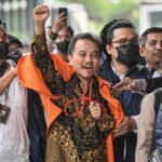 Dokter Tifa dan Roy Suryo Tolak Tandatangani Berita Acara Pengalihan Penahanan dari Polisi kepada Jaksa