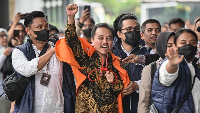 Dokter Tifa dan Roy Suryo Tolak Tandatangani Berita Acara Pengalihan Penahanan dari Polisi kepada Jaksa