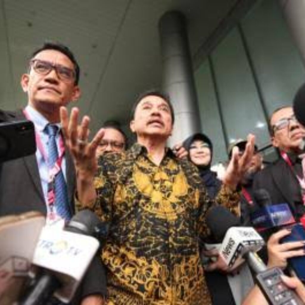 Penangguhan Penahanan Roy Suryo dan Dokter Tifa Dikabulkan: Ini Kemenangan Rakyat Indonesia!