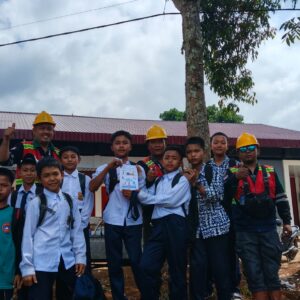 Jelang HUT ke-81 RI, PLN Ingatkan Umbul-Umbul Wajib Berjarak Aman dari Jaringan Listrik