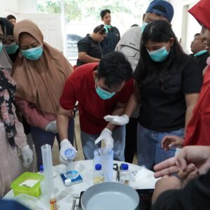 PLN UID S2JB bersama Rumah BUMN Jambi Buka Peluang Usaha bagi Penyandang Tunarungu Pelatihan Sabun Handmade