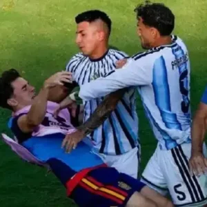 Gelandang Timnas Argentina Ngamuk usai Kalah di Final Piala Dunia 2026, Cekik Pemain Spanyol