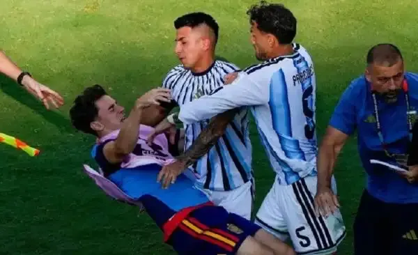 Gelandang Timnas Argentina Ngamuk usai Kalah di Final Piala Dunia 2026, Cekik Pemain Spanyol