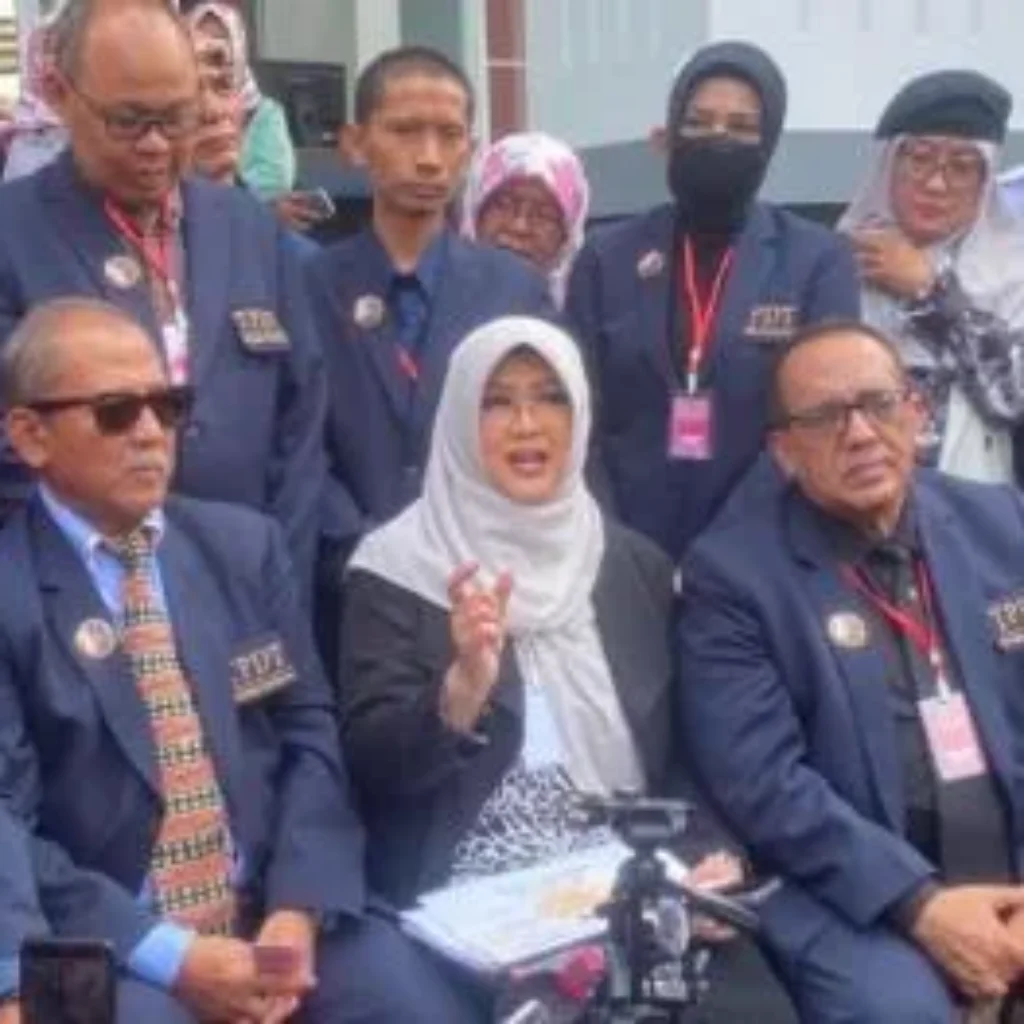 Majelis Hakim Kabulkan Eksepsi Dokter Tifa, Sidang Kasus Ijazah Jokowi Resmi Disetop!