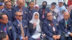 Majelis Hakim Kabulkan Eksepsi Dokter Tifa, Sidang Kasus Ijazah Jokowi Resmi Disetop!
