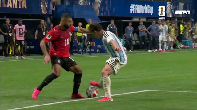 Kontroversi Argentina Vs Mesir: Wasit Tidak Cek VAR Saat Mohamed Salah Dijatuhkan Julian