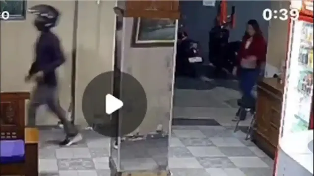 Taufik Hidayat Check In dengan Cewek Lain Saat Masih Sekap Yuvita