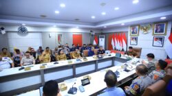 Herman Deru Pimpin Langsung Rapat Pembahasan Upaya Penyelesaian Permasalahan Antrean BBM Bersubsidi" Solar dan Pertalite di Sumsel