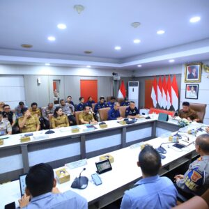 Herman Deru Pimpin Langsung Rapat  Pembahasan Upaya Penyelesaian Permasalahan Antrean BBM Bersubsidi” Solar dan Pertalite di Sumsel