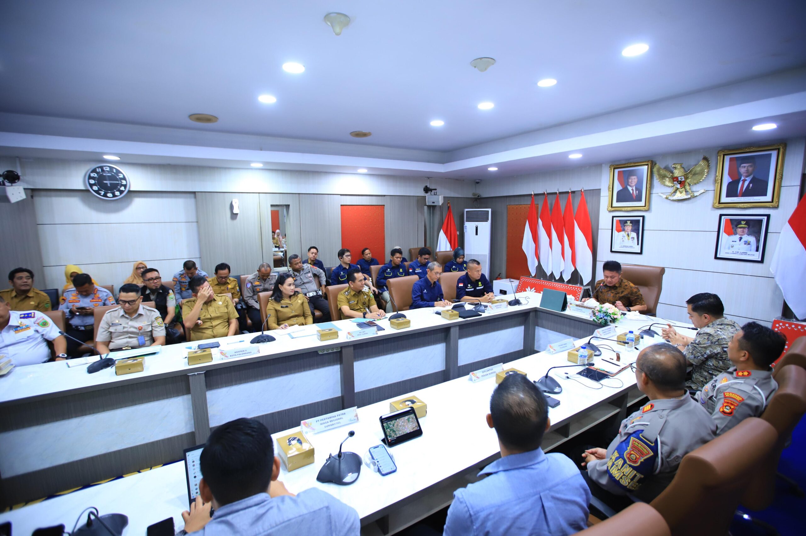 Herman Deru Pimpin Langsung Rapat Pembahasan Upaya Penyelesaian Permasalahan Antrean BBM Bersubsidi" Solar dan Pertalite di Sumsel