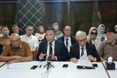 Sidang Dokter Tifa Disetop, Khozinudin Sindir Keaslian Ijazah Jokowi Jadi Tidak Bisa Dibuktikan