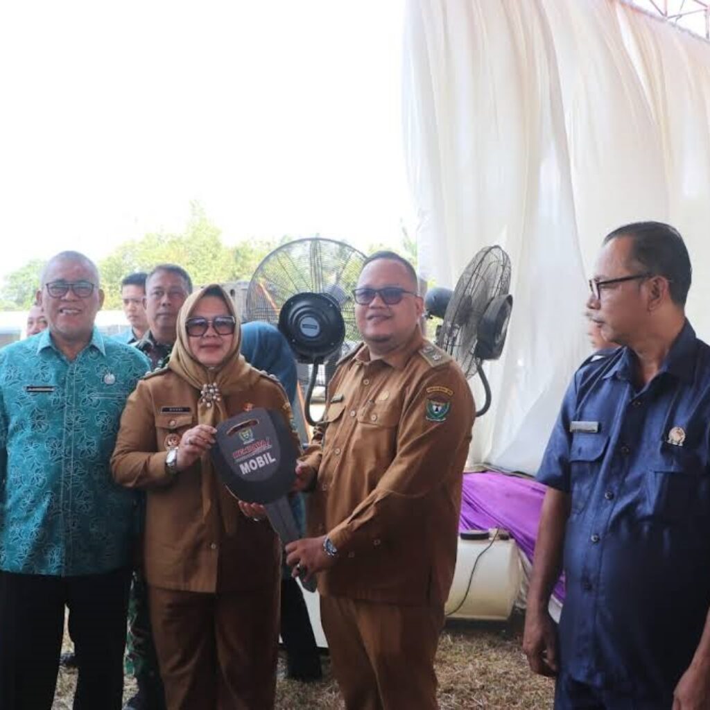Plt  Bupati  Muara Enim Serahkan Bantuan Mobil Desa Hingga Program RTLH ditengah Efisiensi Anggaran