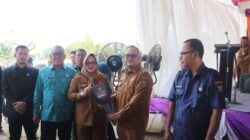 Plt Bupati Muara Enim Serahkan Bantuan Mobil Desa Hingga Program RTLH ditengah Efisiensi Anggaran