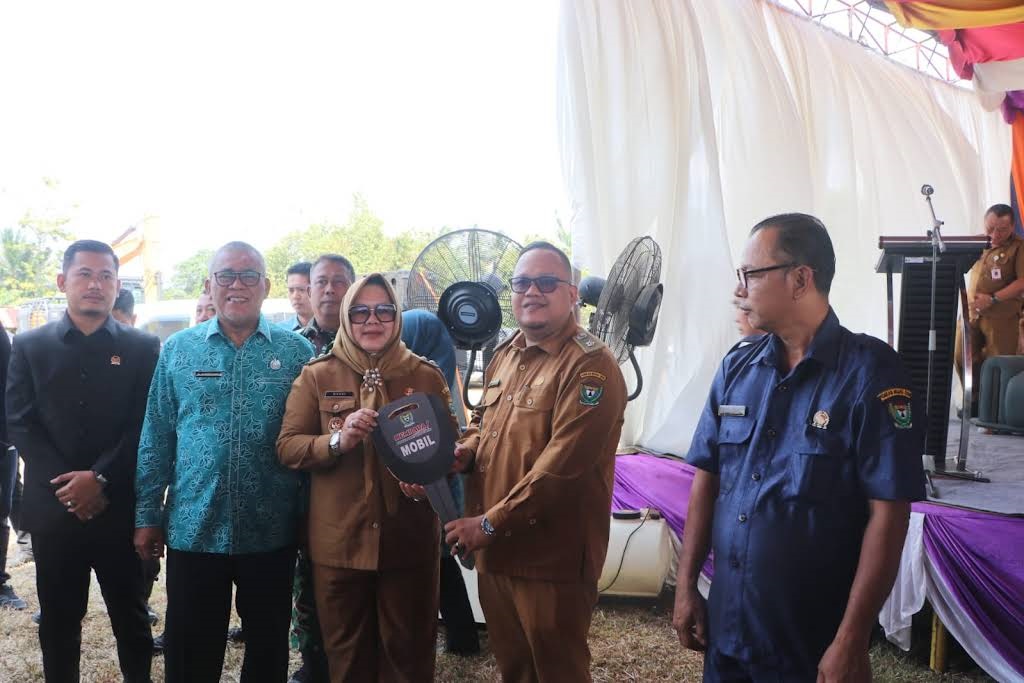 Plt Bupati Muara Enim Serahkan Bantuan Mobil Desa Hingga Program RTLH ditengah Efisiensi Anggaran