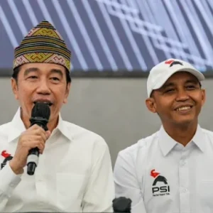 Cair…Cair?, Jokowi ke kader PSI NTT: Kalau Butuh Bantuan Boleh ke Solo